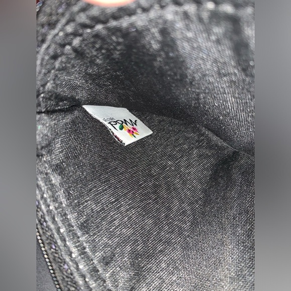 Mad, by design. Black and White shelled clutch. Used. - Picture 5 of 5